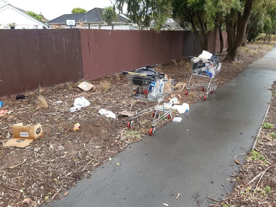 The photograph attached to this rubbish/recycling report