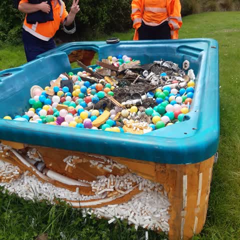 Rubbish/Recycling, a report photo