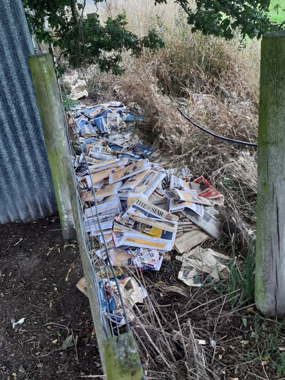 The photograph attached to this rubbish/recycling report