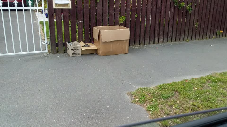 The photograph attached to this rubbish/recycling report