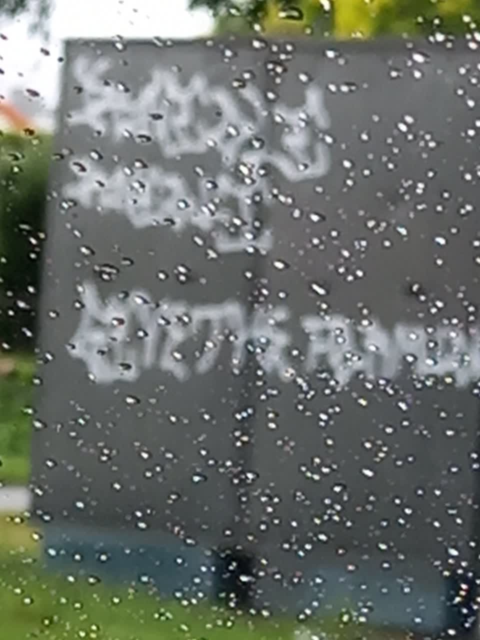 The photograph attached to this graffiti report