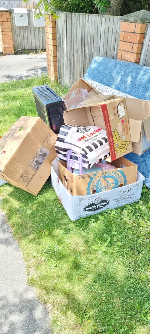 Rubbish/Recycling, a report photo