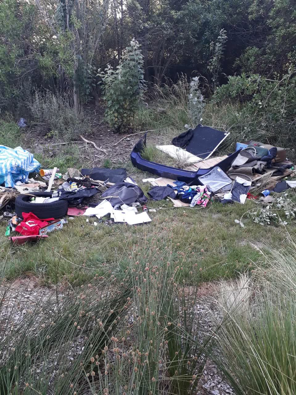 The photograph attached to this rubbish/recycling report