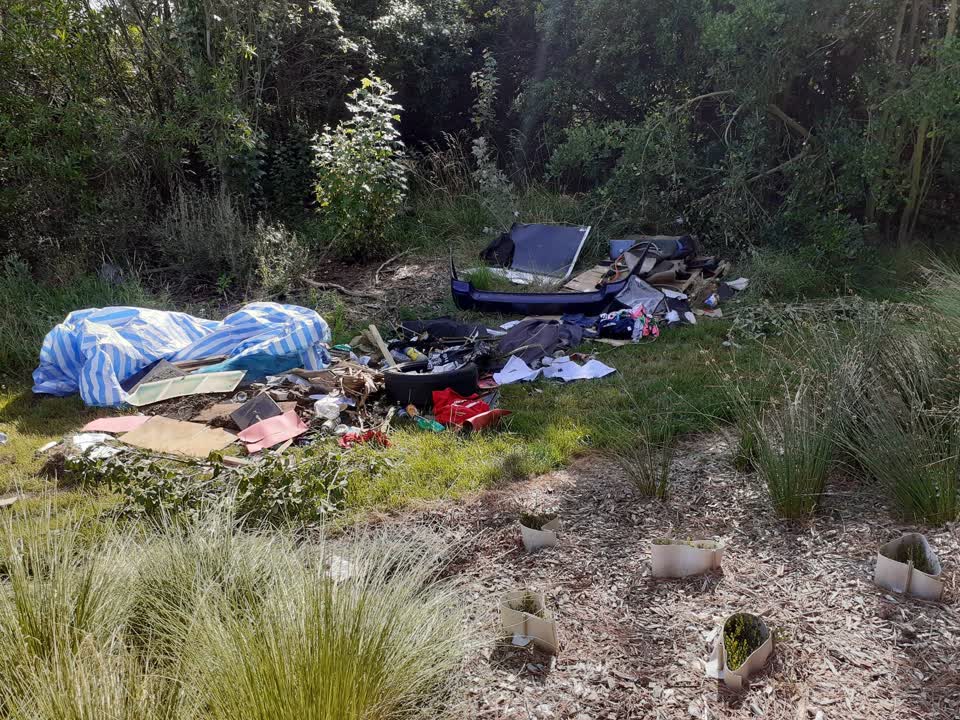 The photograph attached to this rubbish/recycling report