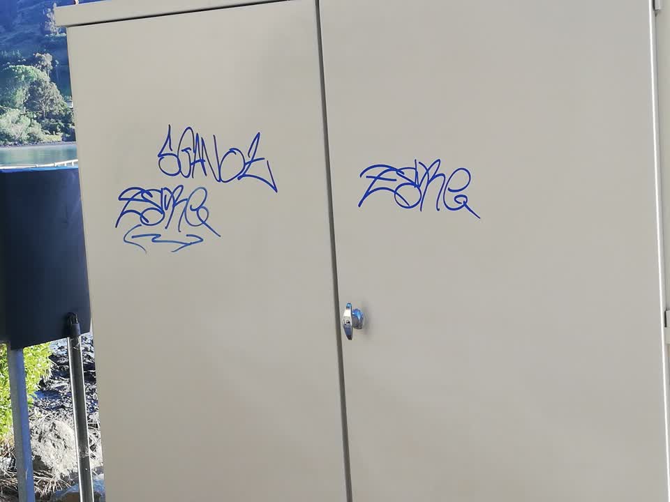 The photograph attached to this graffiti report