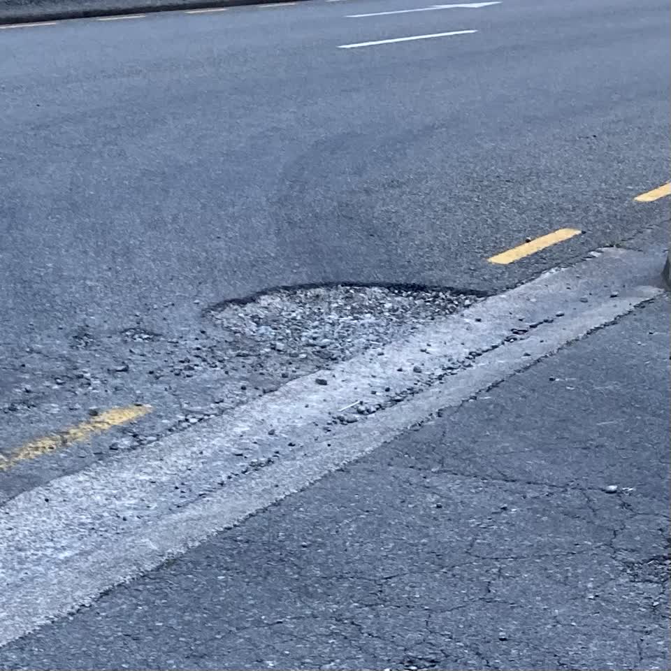 The photograph attached to this roading/streets report