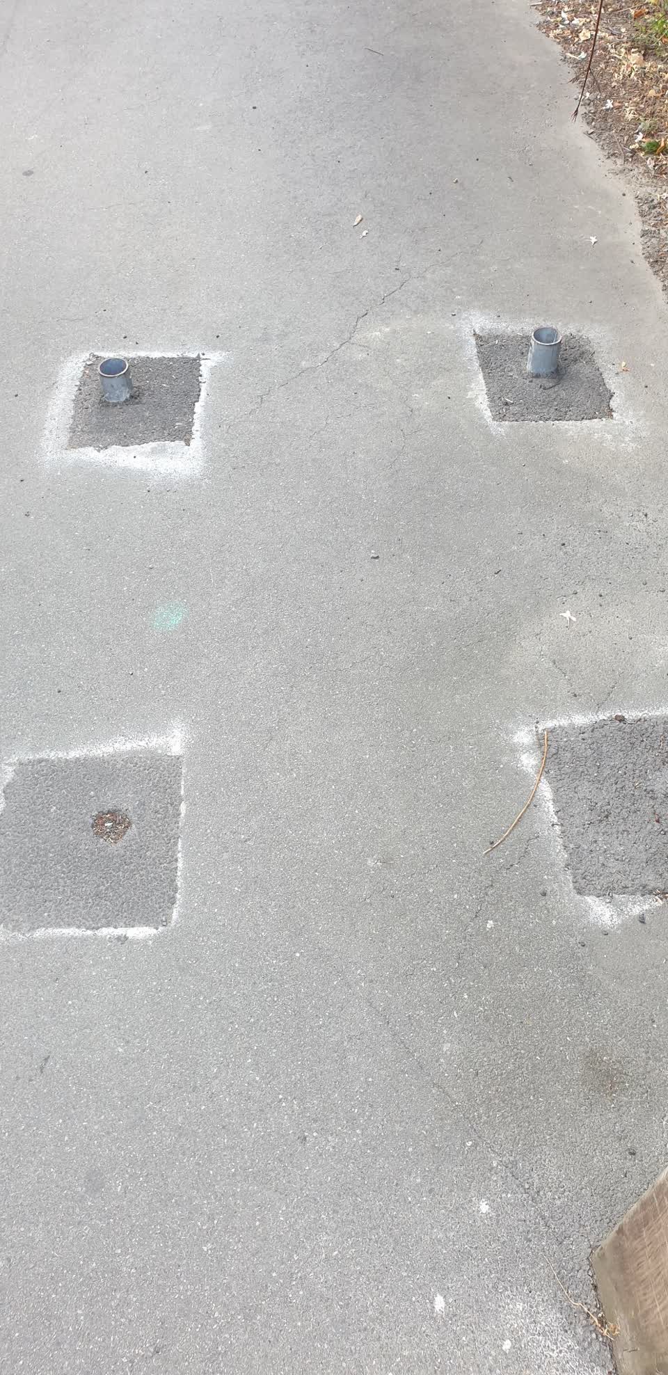 The photograph attached to this roading/streets report