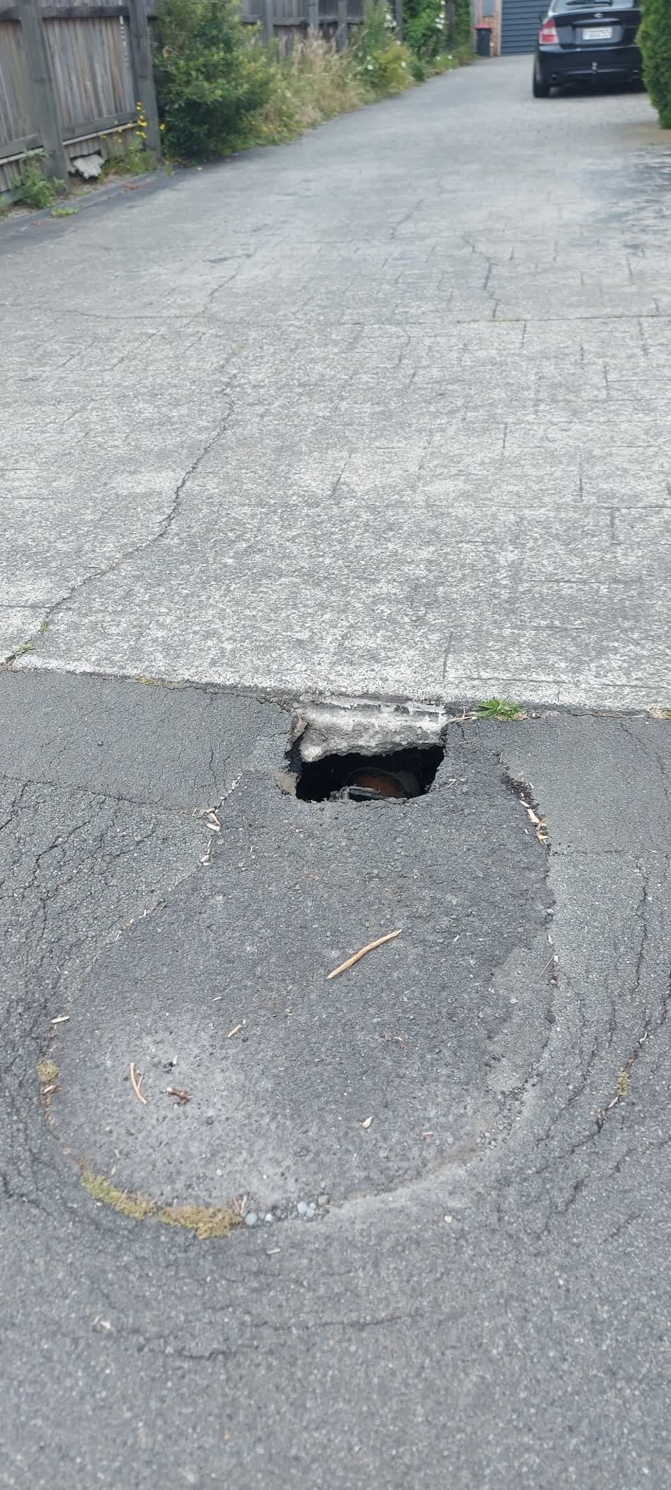 The photograph attached to this roading/streets report