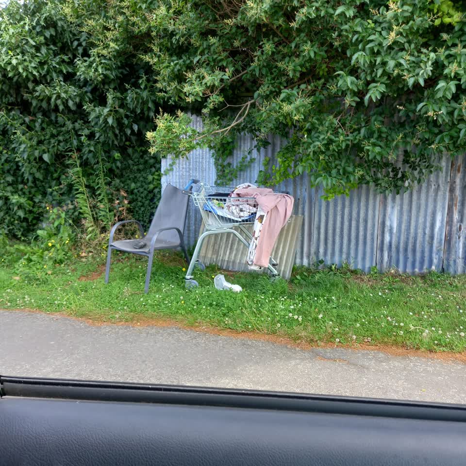 The photograph attached to this rubbish/recycling report