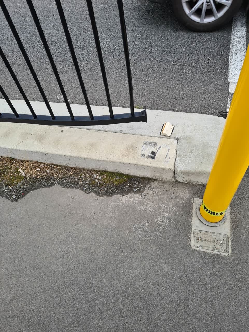 The photograph attached to this roading/streets report