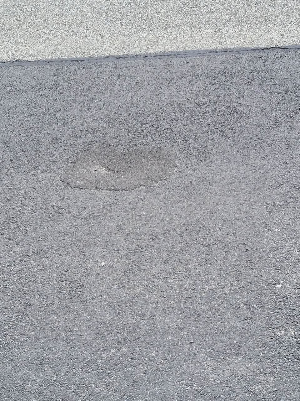 The photograph attached to this roading/streets report