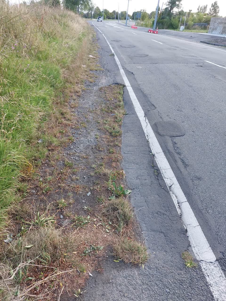 The photograph attached to this roading/streets report