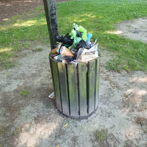 Rubbish/Recycling, a report photo