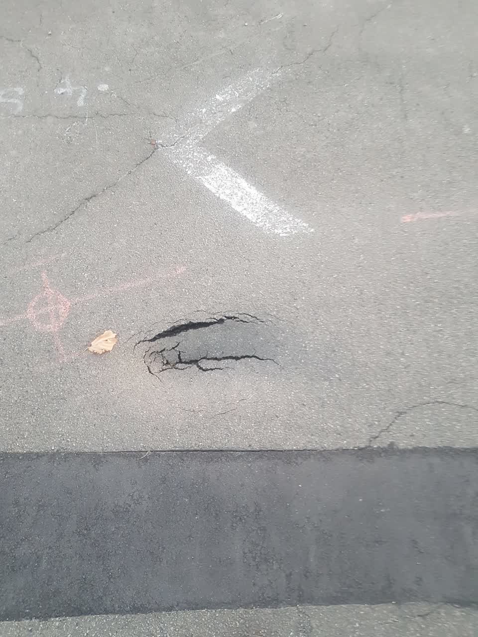 The photograph attached to this roading/streets report