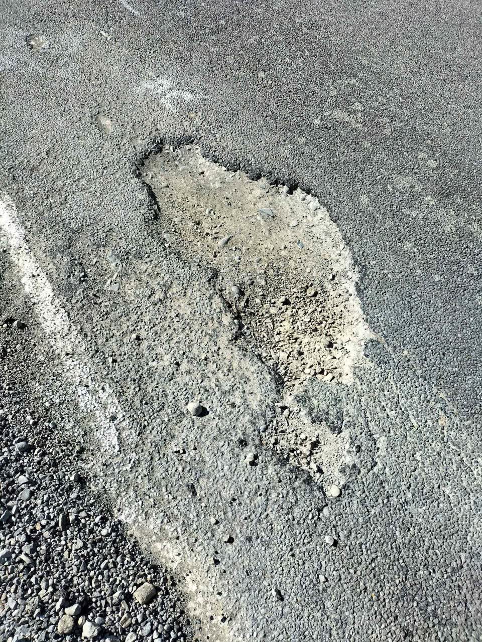 The photograph attached to this roading/streets report