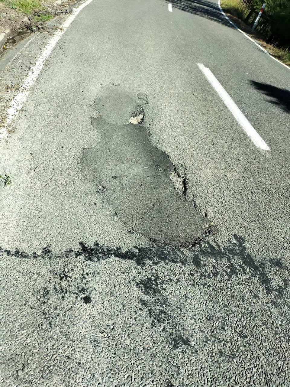 The photograph attached to this roading/streets report