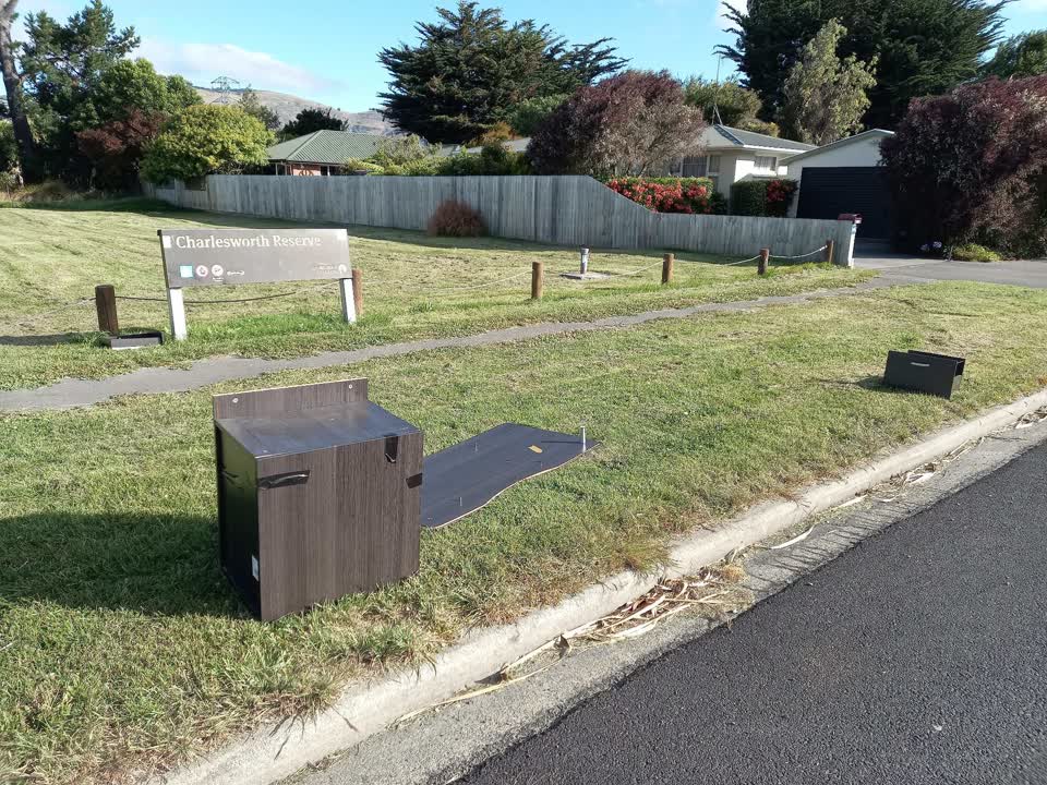 The photograph attached to this rubbish/recycling report