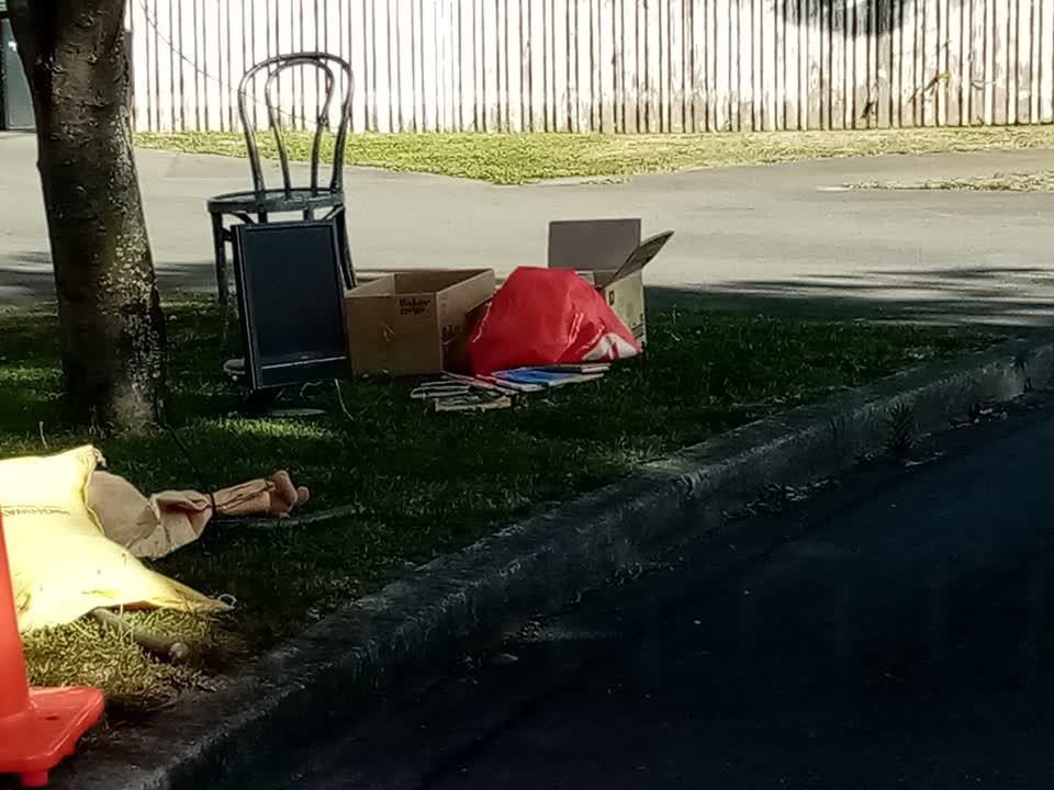 The photograph attached to this rubbish/recycling report