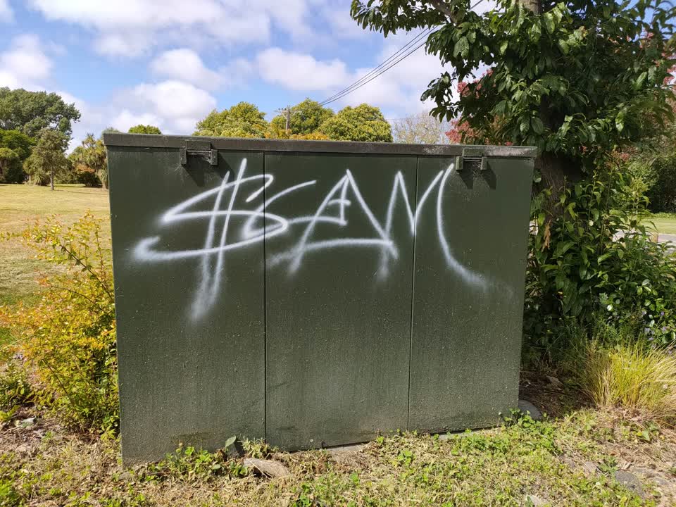 The photograph attached to this graffiti report