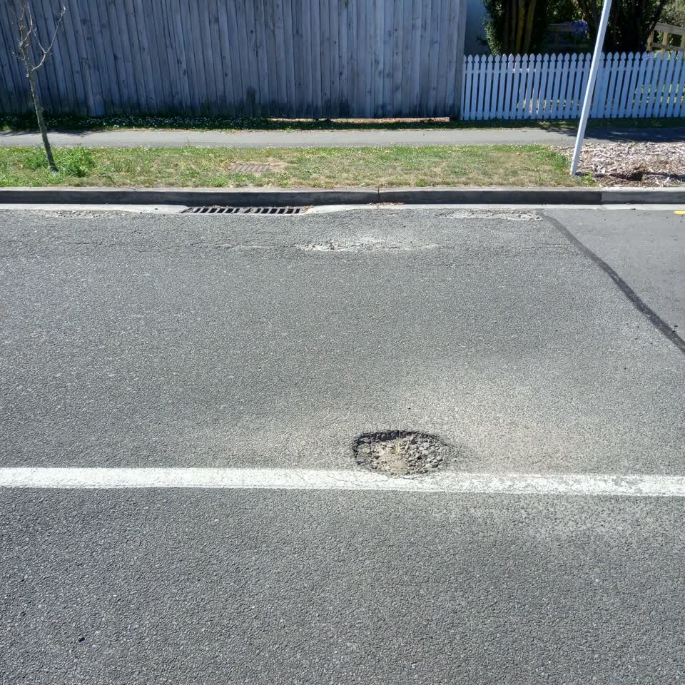 The photograph attached to this roading/streets report