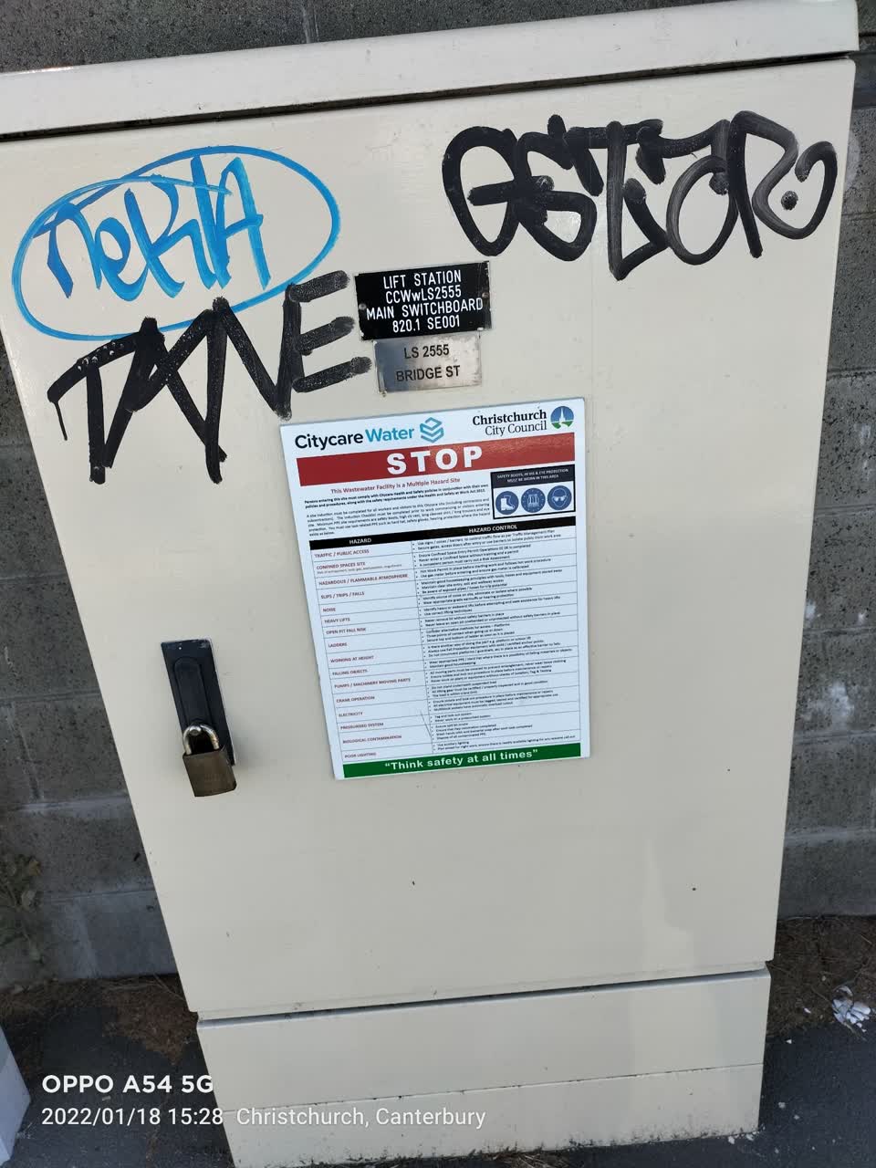 The photograph attached to this graffiti report