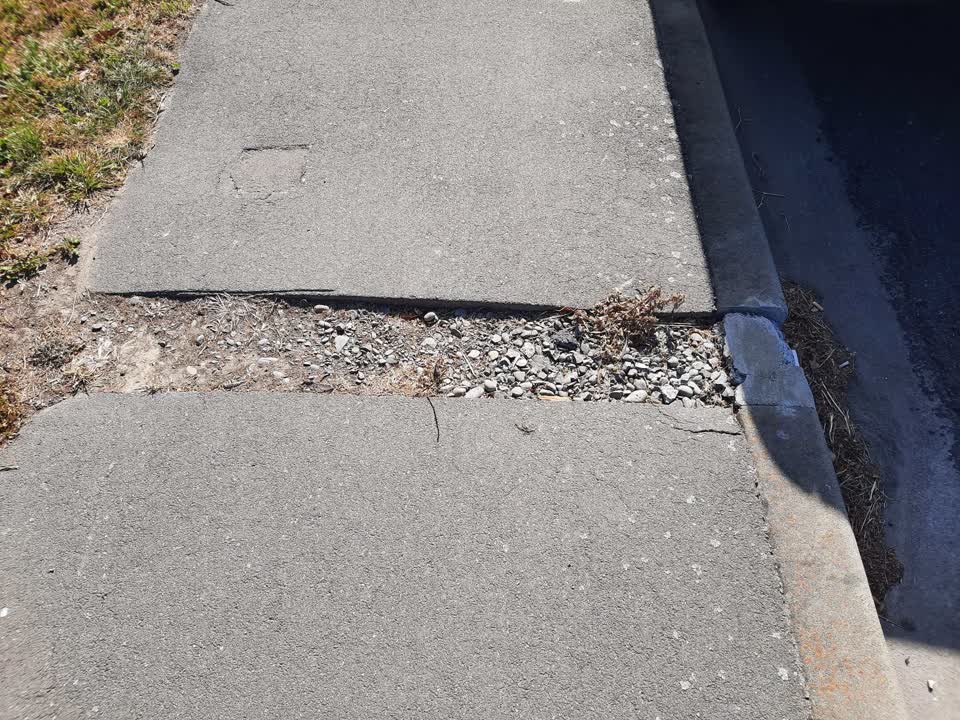 The photograph attached to this roading/streets report