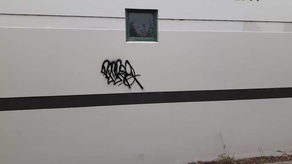 The photograph attached to this graffiti report