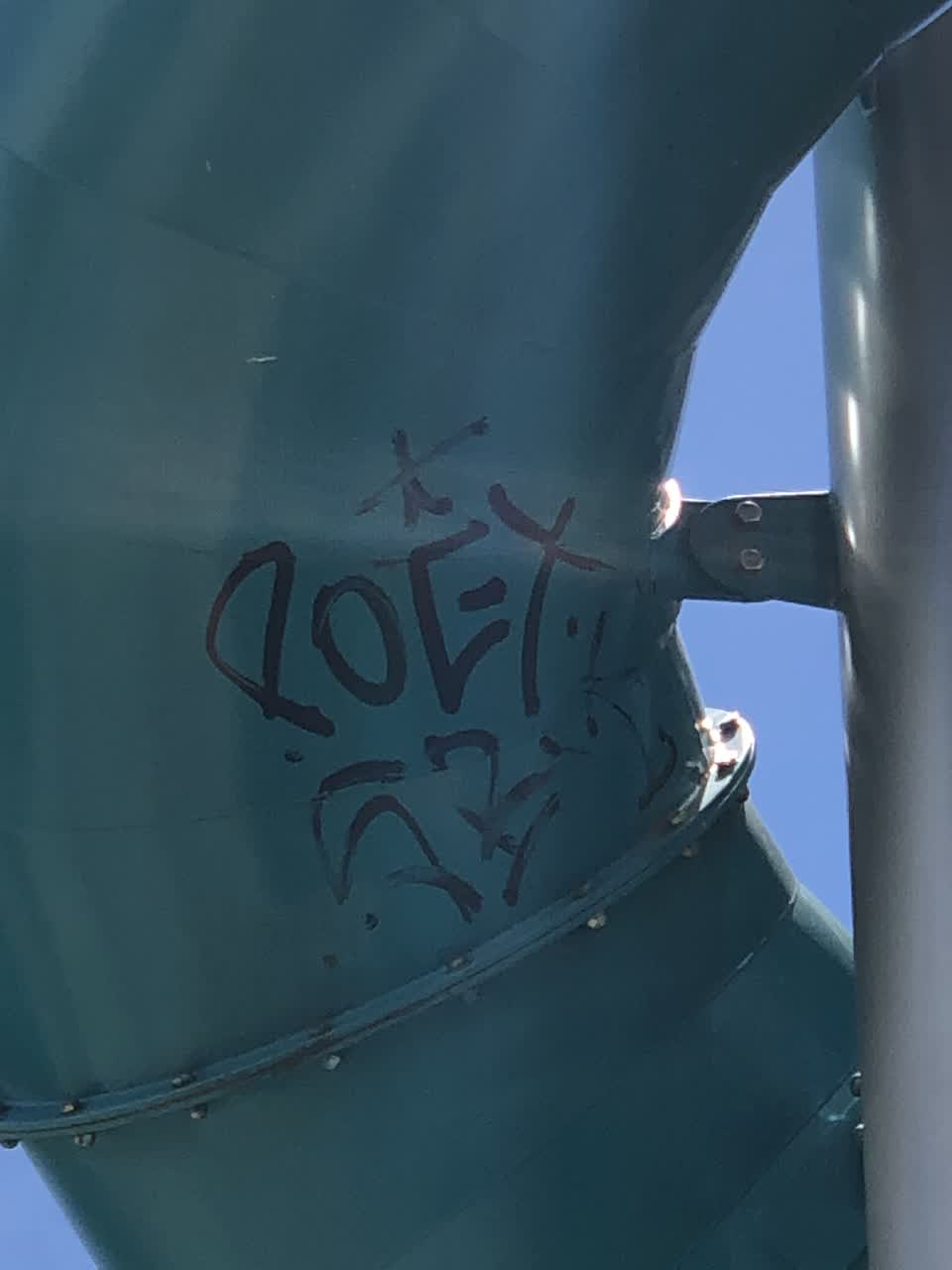 The photograph attached to this graffiti report