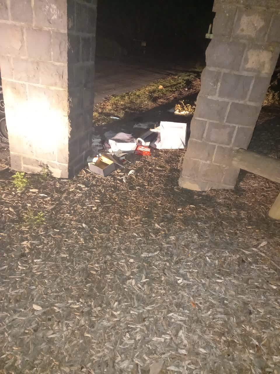 The photograph attached to this rubbish/recycling report