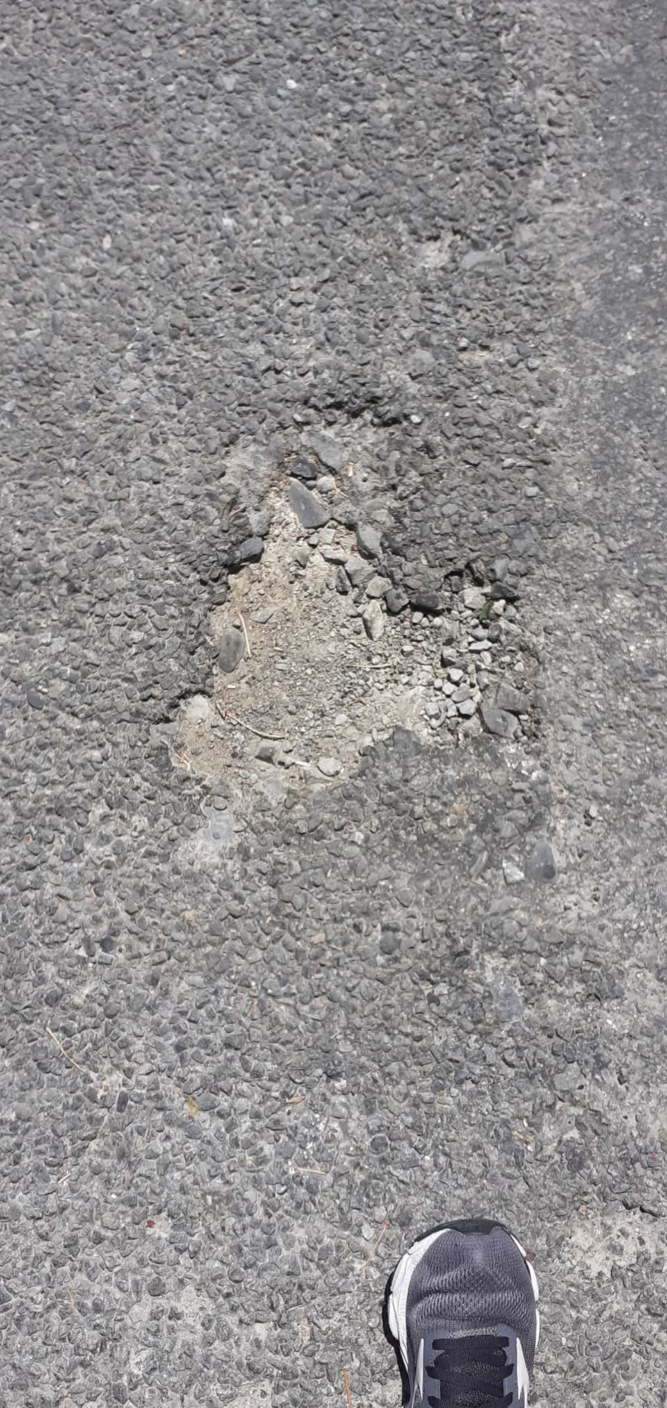 The photograph attached to this roading/streets report