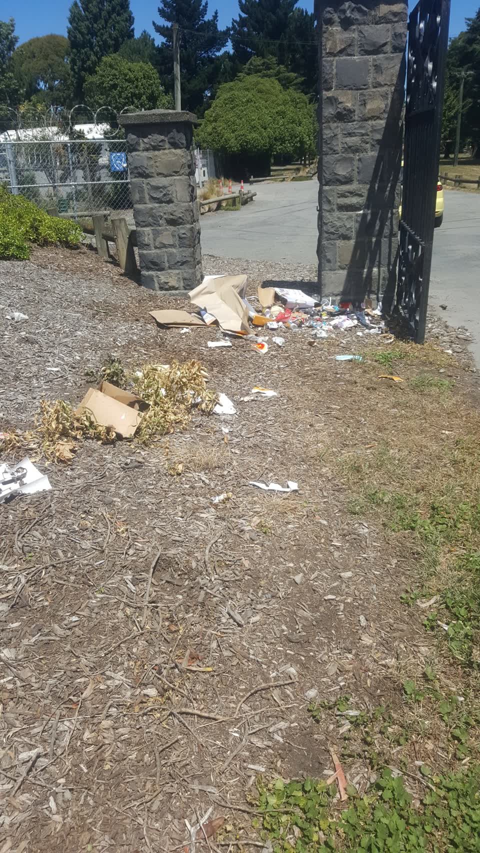 The photograph attached to this rubbish/recycling report