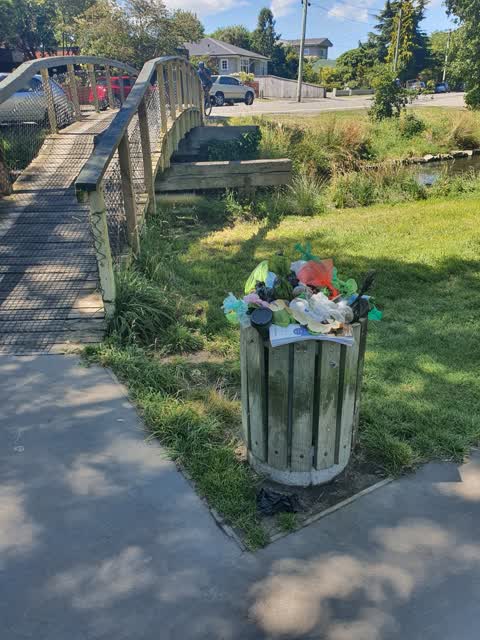 Rubbish/Recycling, a report photo