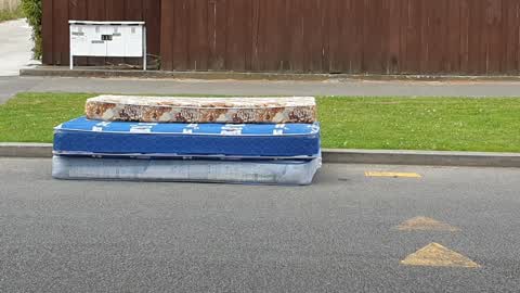 Rubbish/Recycling, a report photo