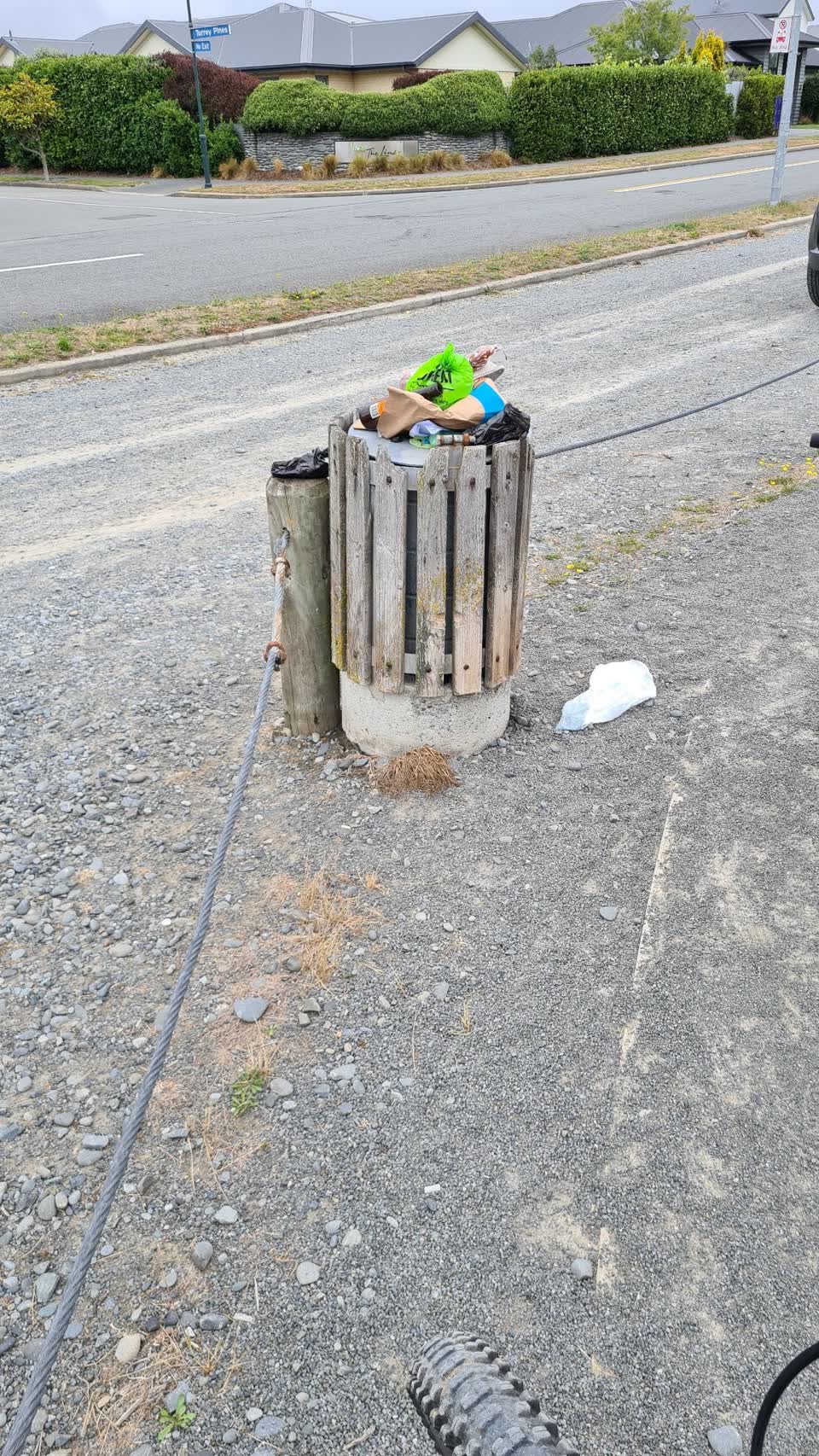 The photograph attached to this rubbish/recycling report
