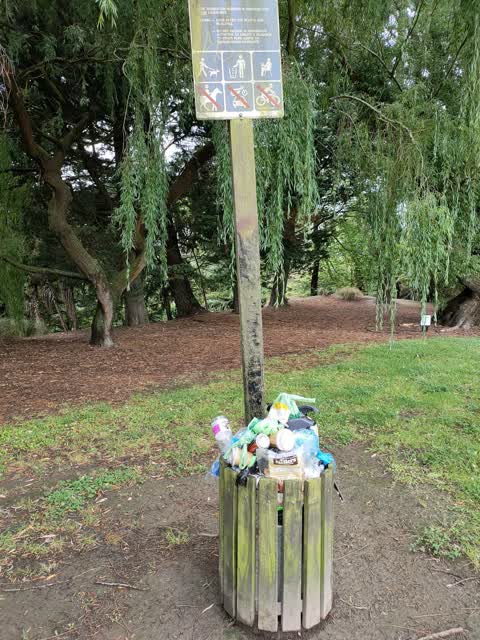 Rubbish/Recycling, a report photo