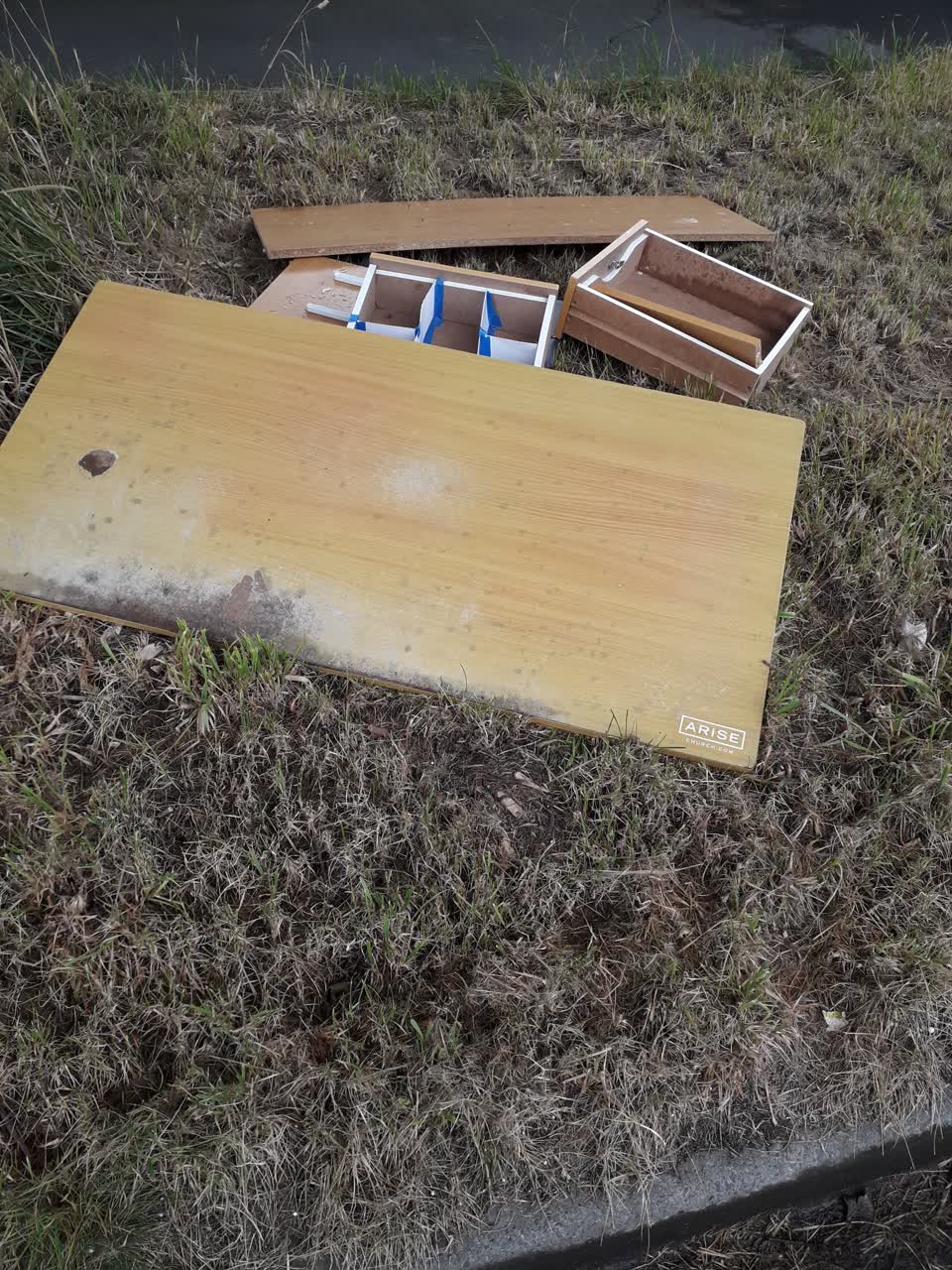 The photograph attached to this rubbish/recycling report