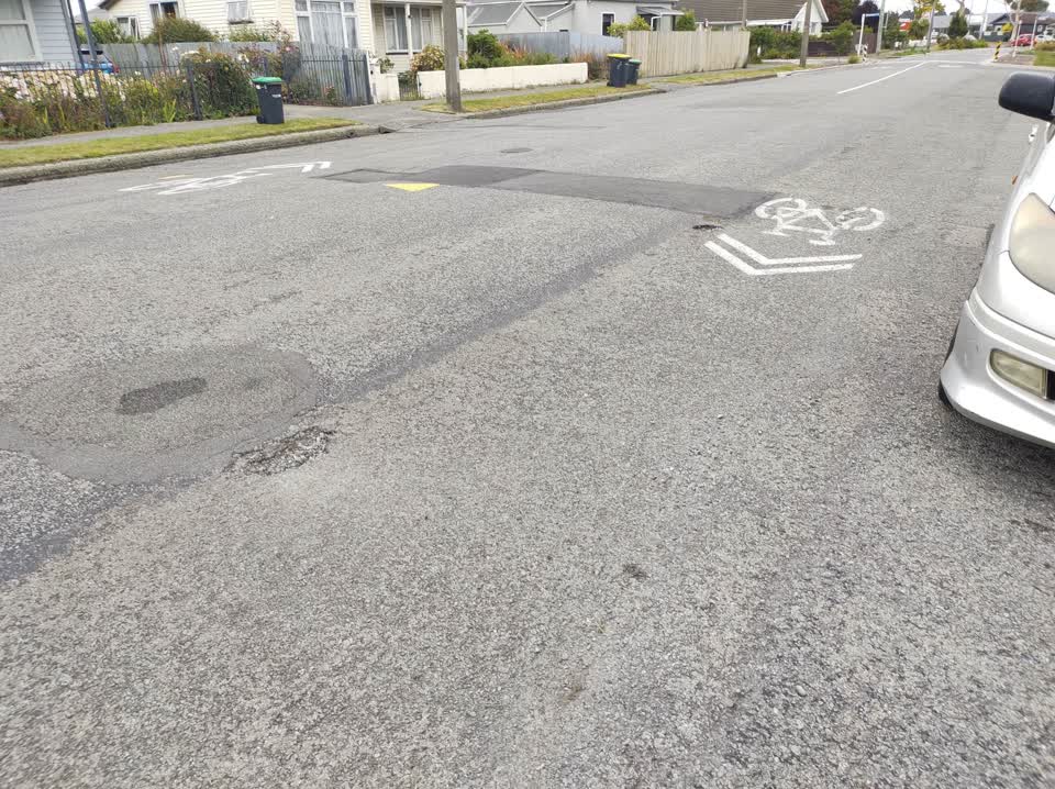 The photograph attached to this roading/streets report