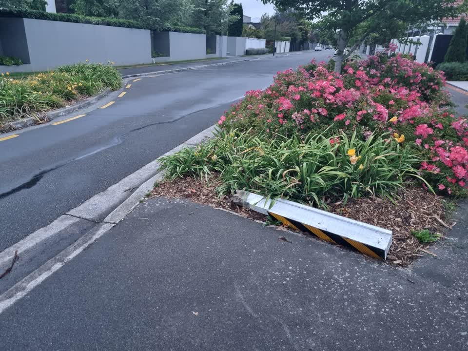 The photograph attached to this roading/streets report