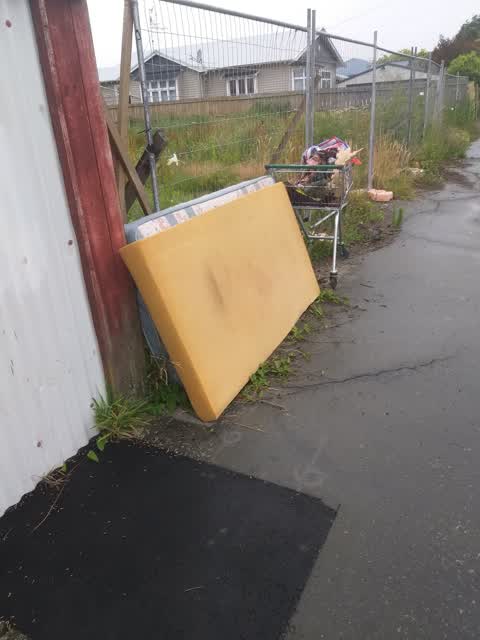 Rubbish/Recycling, a report photo