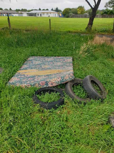 Rubbish/Recycling, a report photo