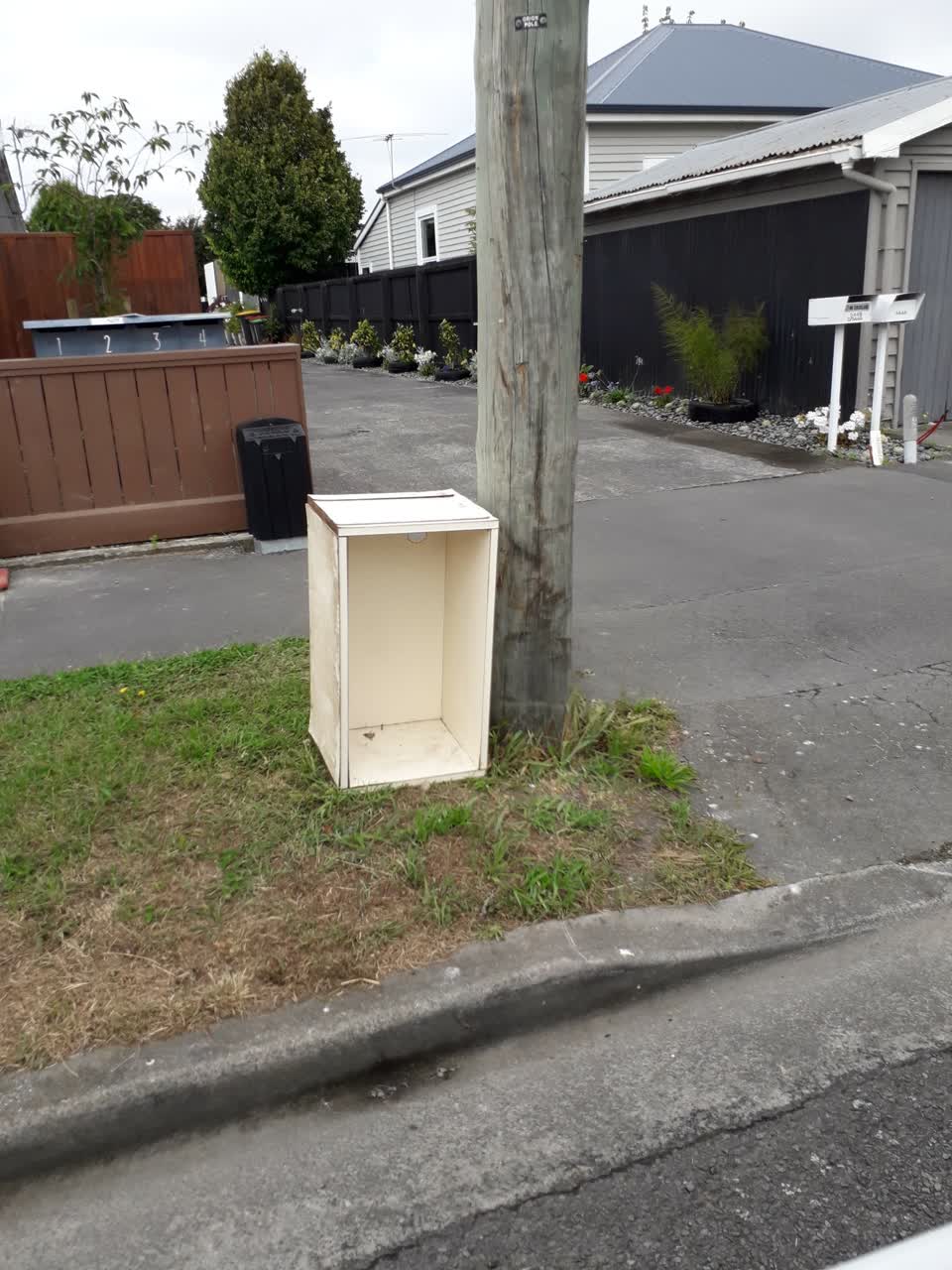 The photograph attached to this rubbish/recycling report