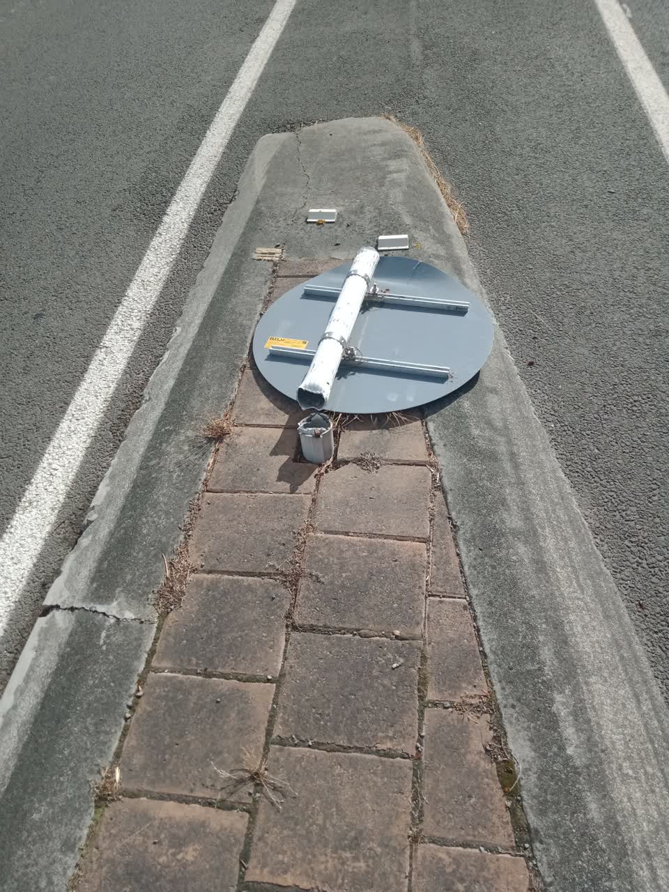The photograph attached to this roading/streets report