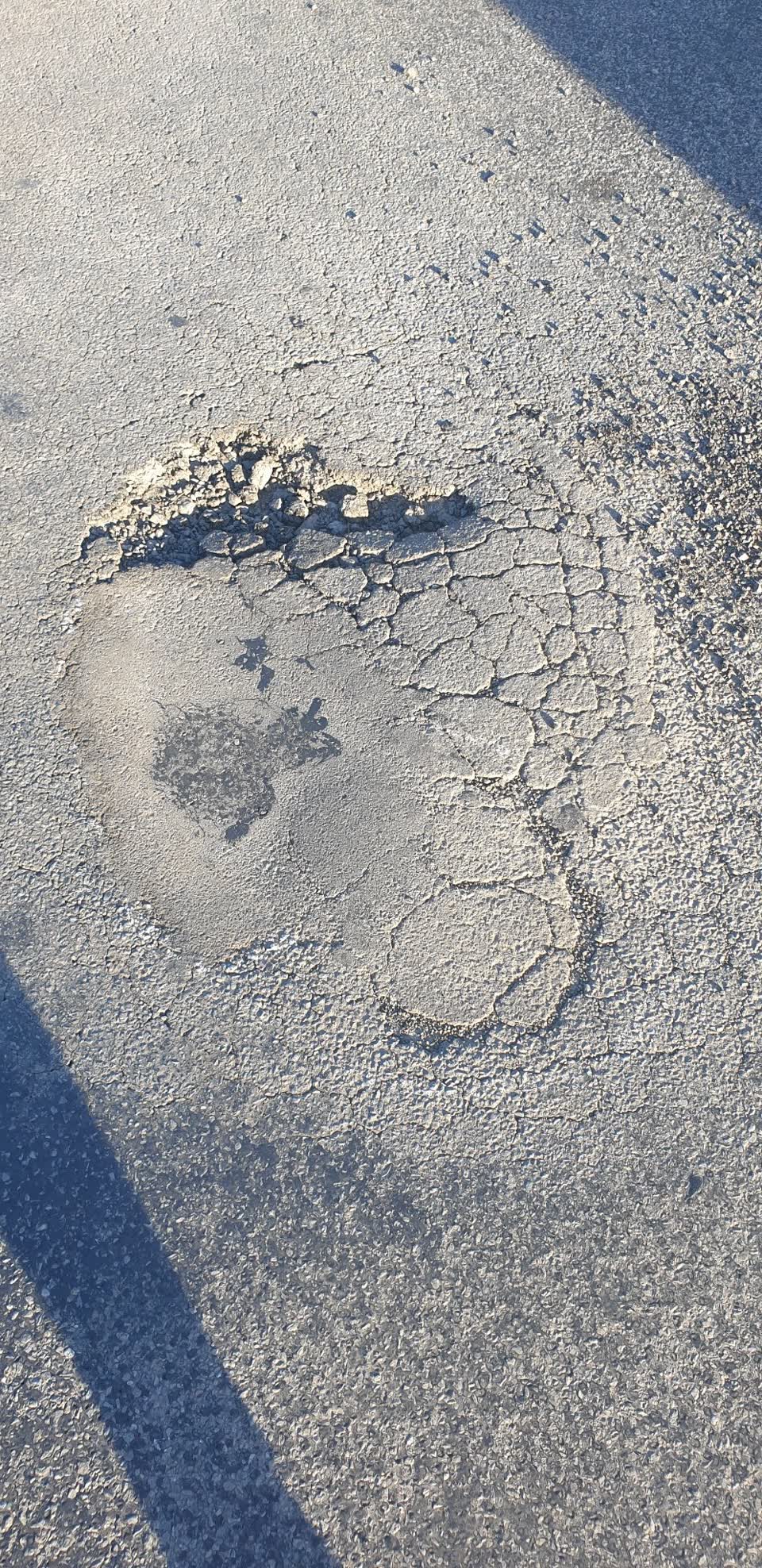 The photograph attached to this roading/streets report