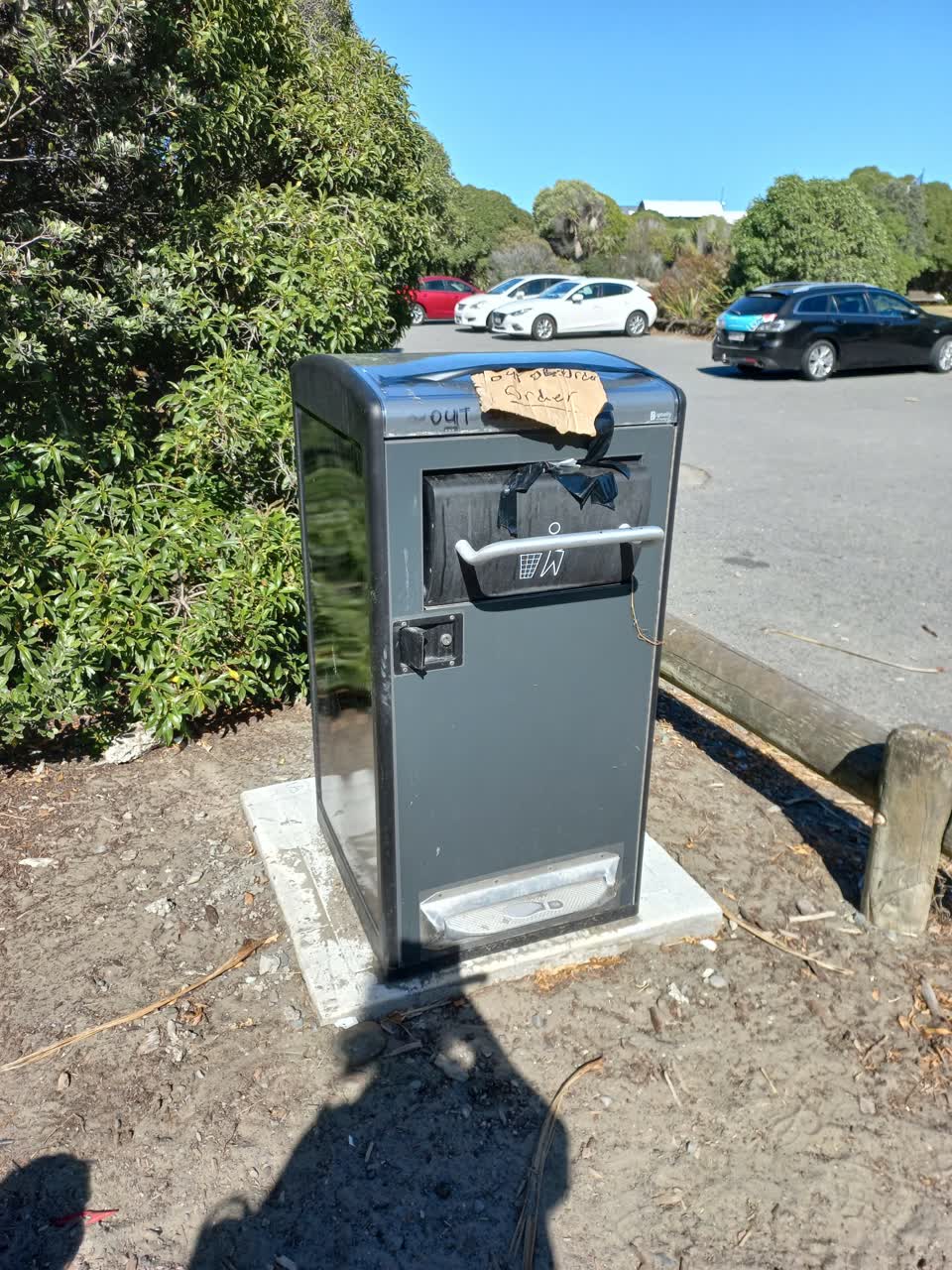 The photograph attached to this rubbish/recycling report
