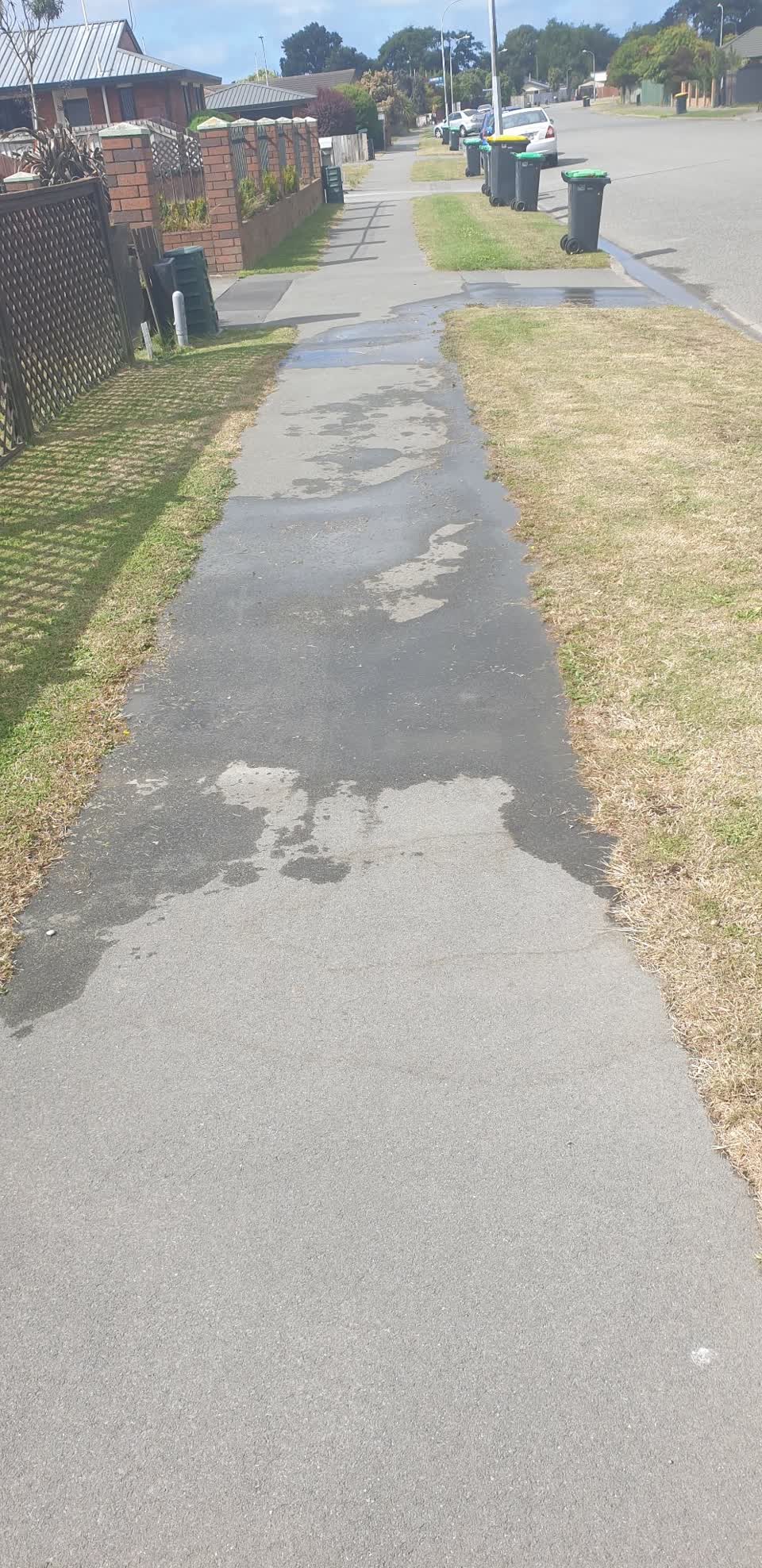 The photograph attached to this sewer - leak / blockage report