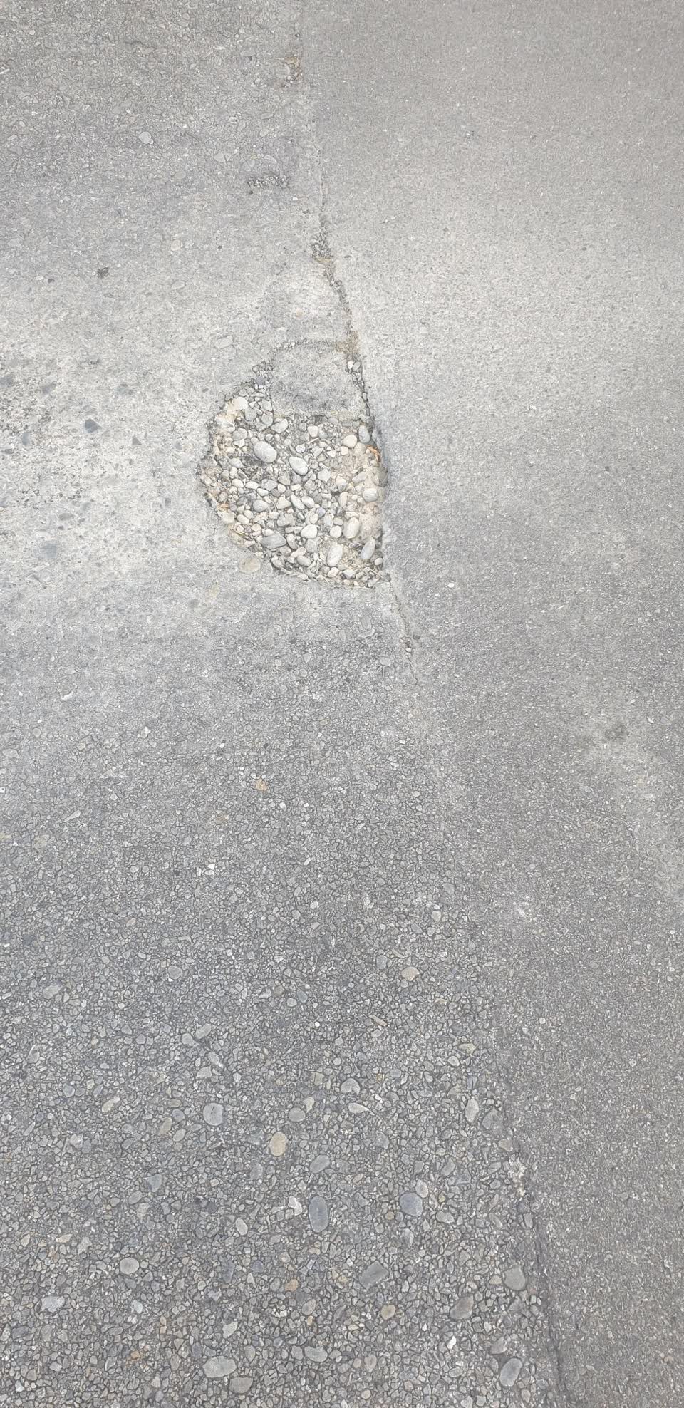 The photograph attached to this roading/streets report