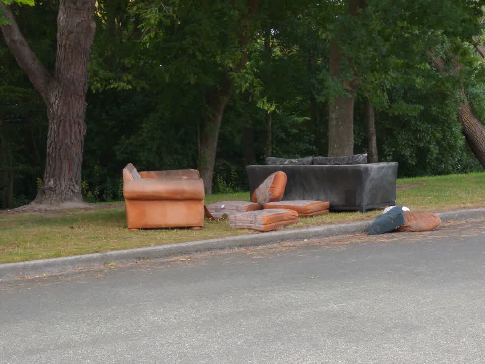 The photograph attached to this rubbish/recycling report