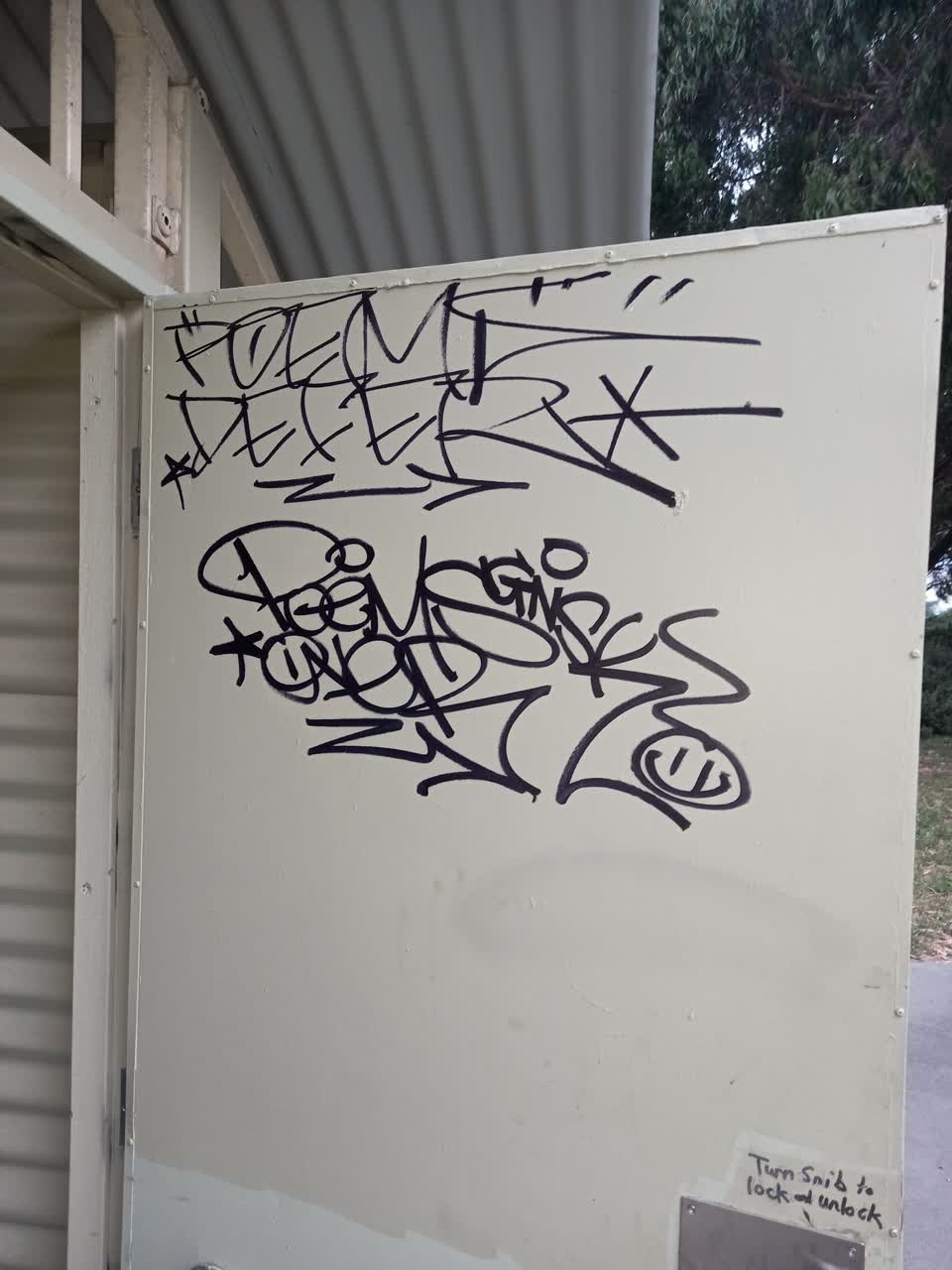 The photograph attached to this graffiti report