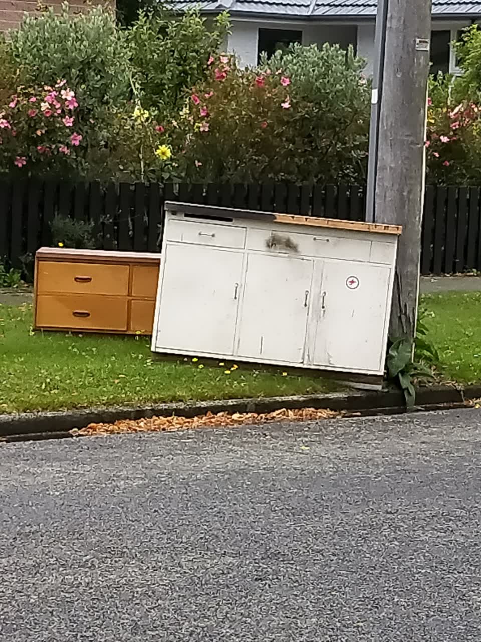 The photograph attached to this rubbish/recycling report