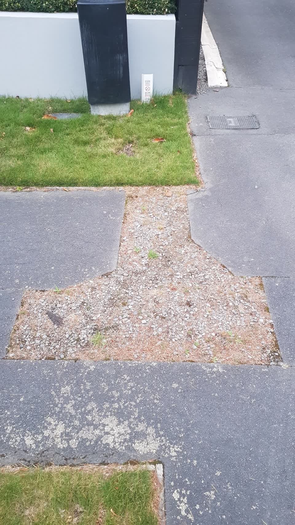 The photograph attached to this roading/streets report